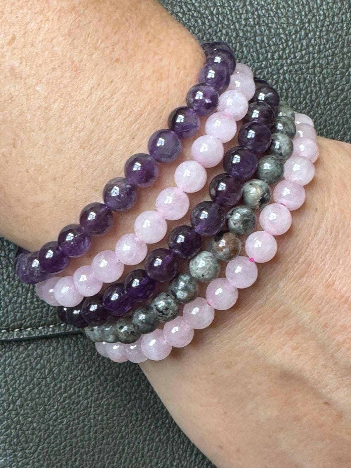 Natural Yooperlite Bracelet UV Reactive Flame Gemstone Stretch Bracelet Fluorescent Crystal Emberlite Bracelet Gift to him, Halloween Gift