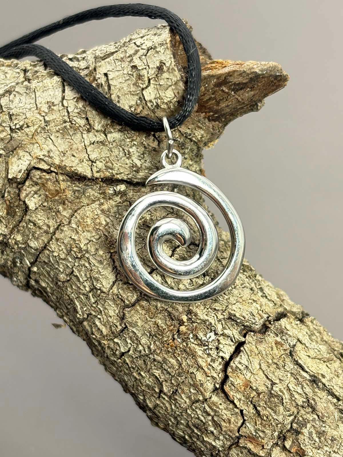 Spiral Pendant Necklace Silver Swirl Pendant Big sister Gift for Mom Wife Sister Her Charm Necklace Everyday Necklace Simple Y Necklace
