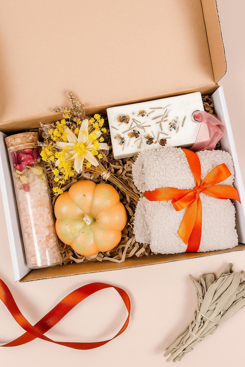 Thanksgiving Gift Box, Fall Spa Gift Set, Autumn Self Care Package, Hygge Fall Gift Box, Hello Fall Care Package, Fall Gift Basket, Cozy Fall Gift, Seasonal Gift Box, Hygge Fall Gift Basket: Thanksgiving Gift Box - Cozy Care Package with Spa and Self-Care Items