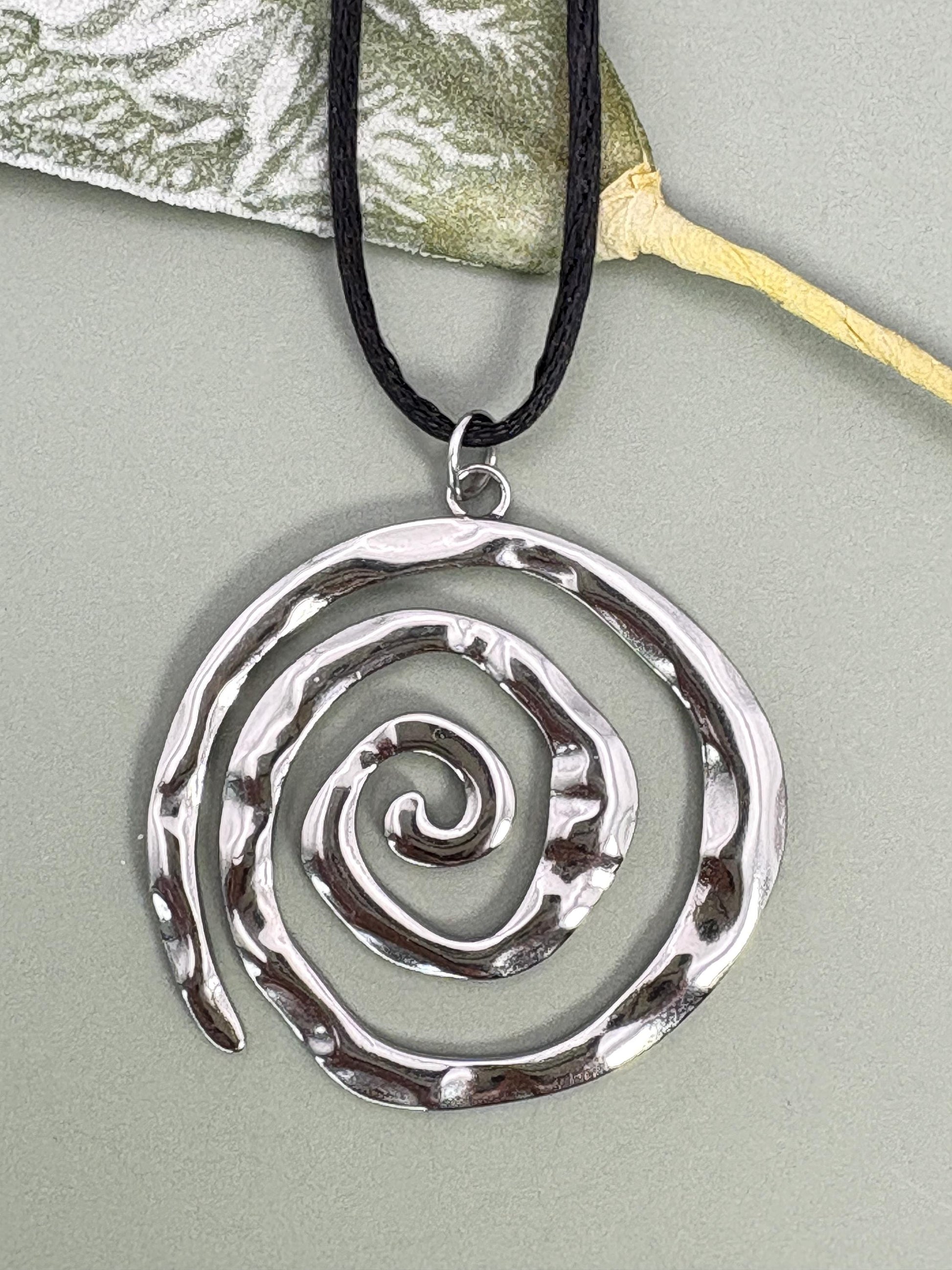 Swirl necklace, Y2K necklace, 25th birthday gift, Sacred geometry, 30th birthday gift, 40th birthday gift, Mama necklace, Protection necklace, Big sister gift, minimalist necklace, friendship necklace, best friend necklace, Godmother gift, statement necklace