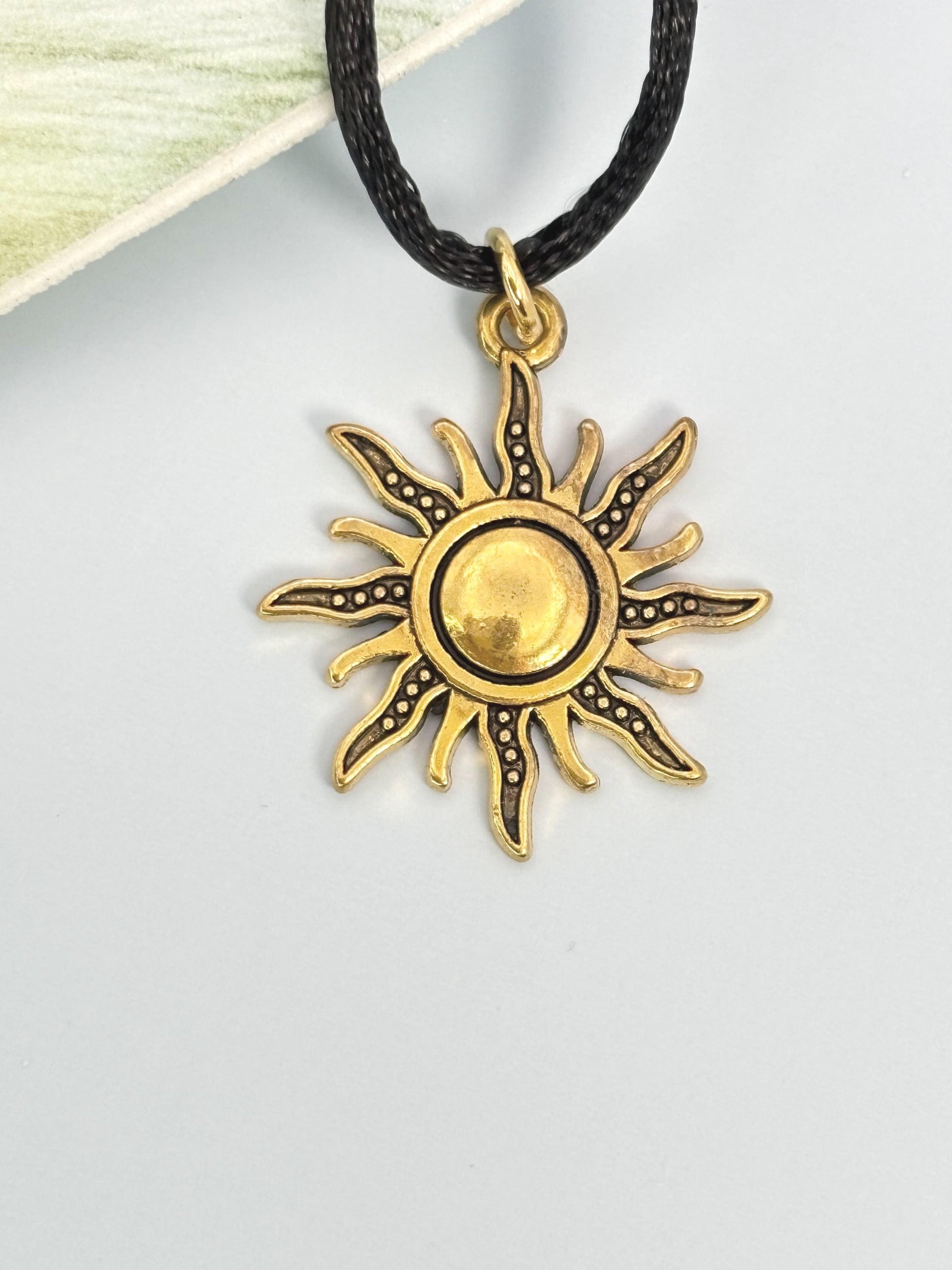 Sun Y2K Necklace, Sacred geometry, 21st birthday gift, 16th birthday gift, 18th birthday gift, best friend necklace, 16th birthday, daughter in law gift, Star necklace, Wedding Necklace, friendship necklace, everyday necklace, Protection necklace