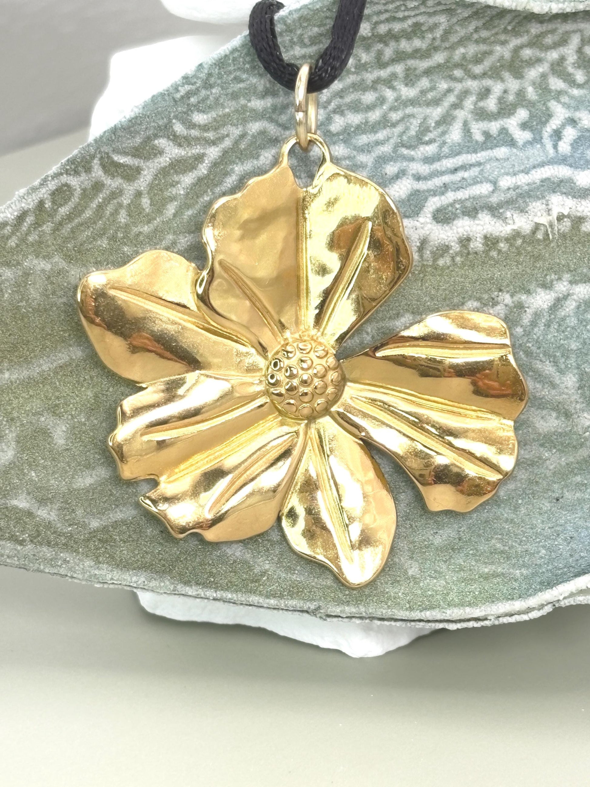 Flower Necklace, Y2K necklace, Big sister gift, Dainty flower necklace,  30th birthday, 40th birthday, 50th birthday, Girlfriend necklace, 25th birthday gift, 30th birthday gift, 40th birthday gift, Mama necklace, protection necklace