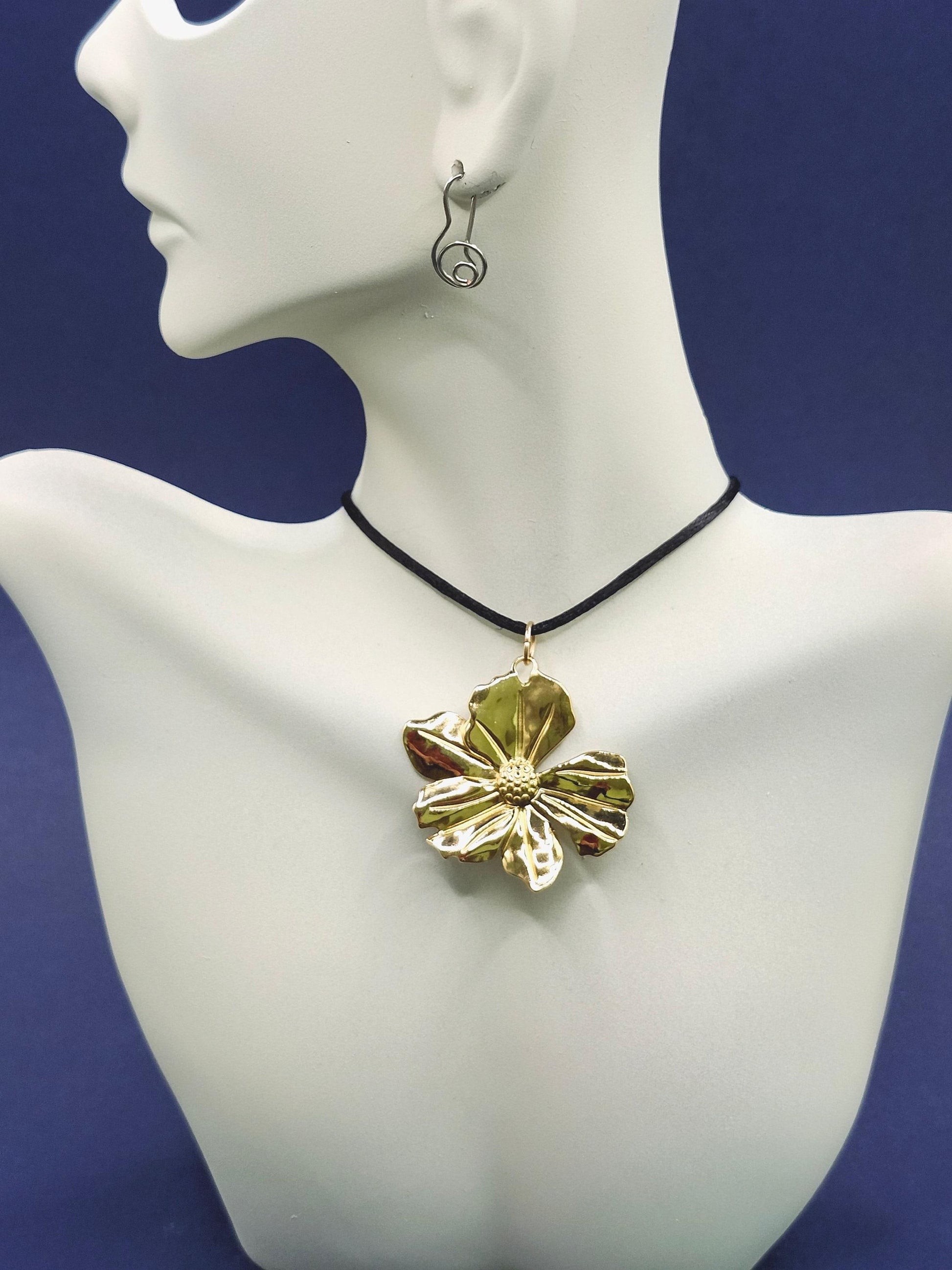 Flower Necklace, Y2K necklace, Big sister gift, Dainty flower necklace,  30th birthday, 40th birthday, 50th birthday, Girlfriend necklace, 25th birthday gift, 30th birthday gift, 40th birthday gift, Mama necklace, protection necklace
