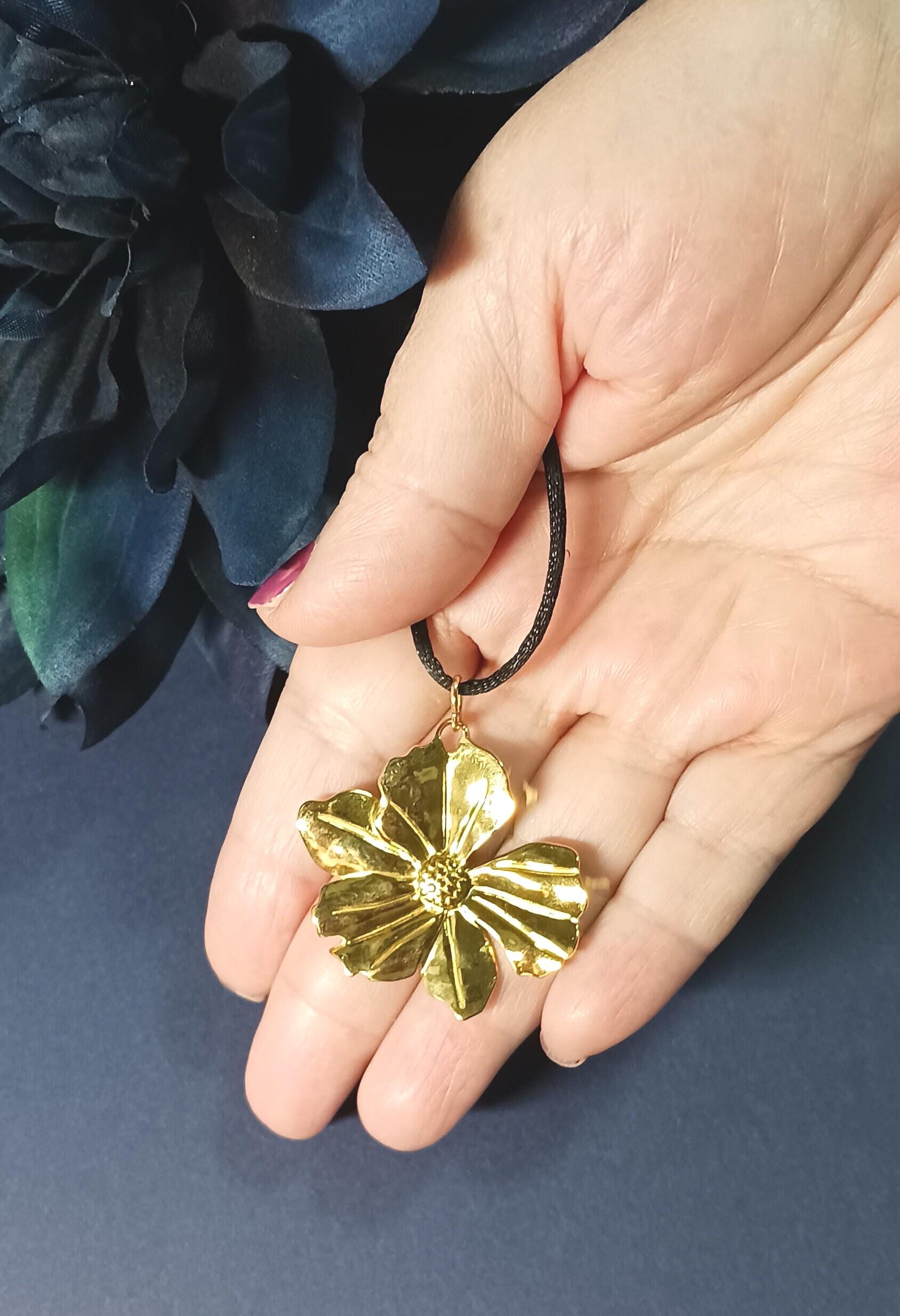 Flower Necklace, Y2K necklace, Big sister gift, Dainty flower necklace,  30th birthday, 40th birthday, 50th birthday, Girlfriend necklace, 25th birthday gift, 30th birthday gift, 40th birthday gift, Mama necklace, protection necklace