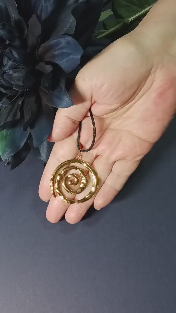 Swirl Y2K Necklace: 24K Gold Filled Alloy Spiral Pendant