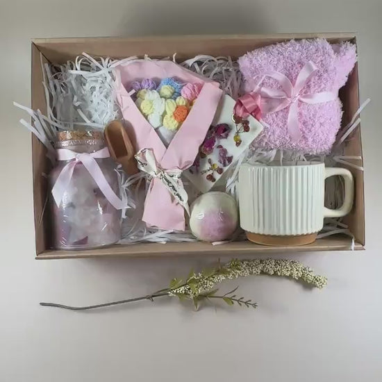 Christmas Spa Gift Box – Holiday Self Care Package Relaxation Set for Her with cozy socks, bath salt, bomb and wax sachets