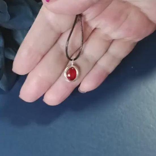 Elegant Oval Carnelian Necklace - Channeling Y2K Vibes for the Modern Trendsetter