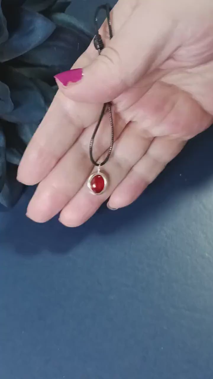 Elegant Oval Carnelian Necklace - Channeling Y2K Vibes for the Modern Trendsetter
