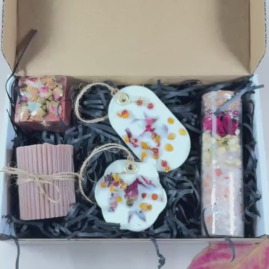 Luxury Spa Comfort Gift Box – Premium Self-Care Package for Her with Soap, Candle & Cozy Treats – Gift-Ready Pamper Set