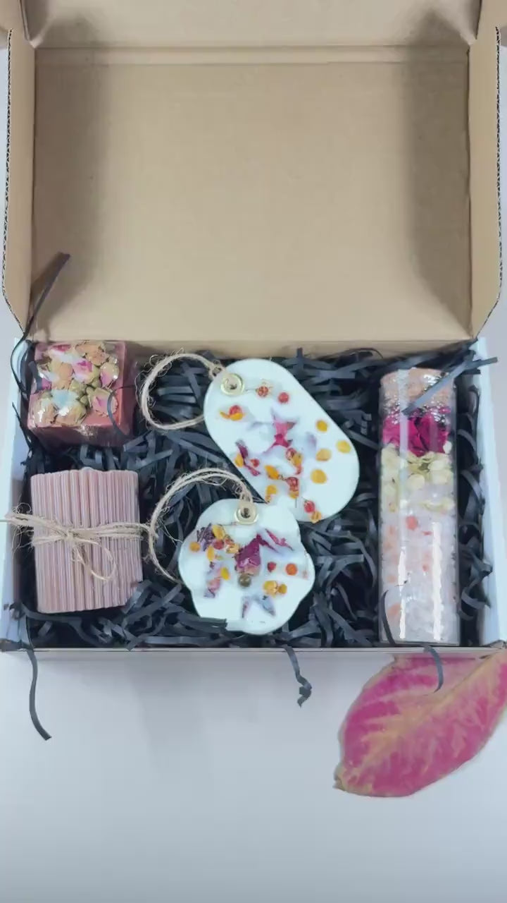 Luxury Spa Comfort Gift Box – Premium Self-Care Package for Her with Soap, Candle & Cozy Treats – Gift-Ready Pamper Set