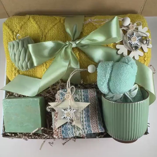 Christmas Hug in a Box – Cozy Spa Gift Set with Blanket, Candle, Mug & Teddy Bear
