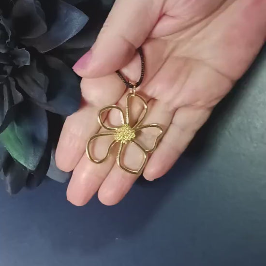 Large Flower Pendant Necklace: Boho Y2K Gold Alloy Choker