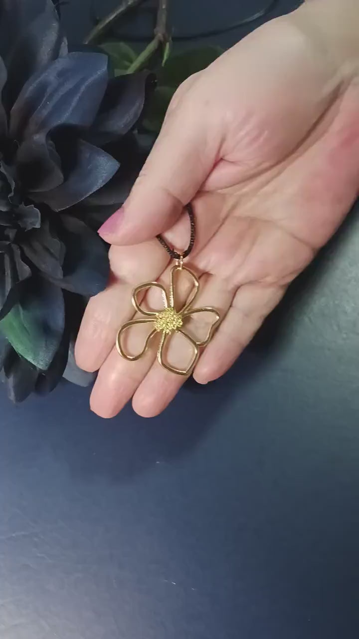 Large Flower Pendant Necklace: Boho Y2K Gold Alloy Choker